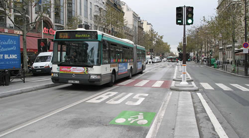 paris_most_of_street_bus.jpg