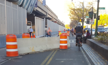 A state DOT jersey barrier at 50th Street. Photo: @aghoXoh6joh2liP/Twitter