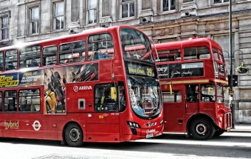With the congestion charge, more people are traveling to central London by bus, and fewer by car. Photo: Dun.can/Twitter