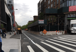 Until this morning, people biking on this block of Dean Street east of Flatbush had to cross over car traffic and back in other to stay in the bike lane. Photo: Christophe Hille