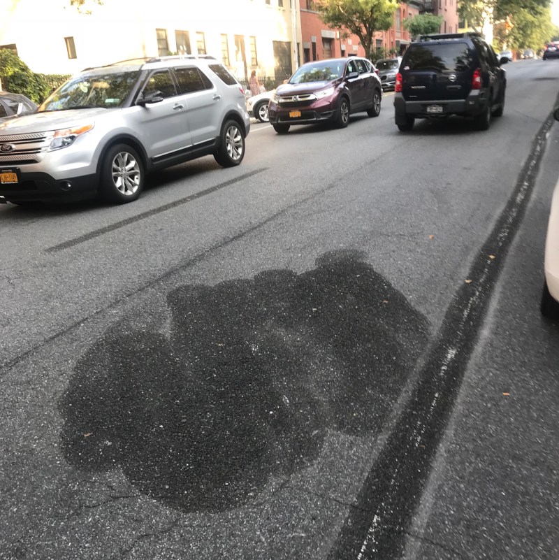 The city has already removed the southbound chevrons of death from Vanderbilt Avenue as it remakes the two-way roadway and neighboring Clermont Ave. Photo: Gersh Kuntzman