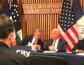 Mayor de Blasio huddles with Police Commissioner James O'Neill during a press conference on Tuesday. Photo: Gersh Kuntzman