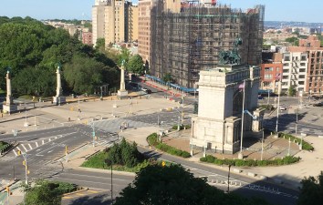 Friend of Streetsblog Kevin Dann sent over this picture of a nearly car-free Grand Army Plaza. Photo: Kevin Dann