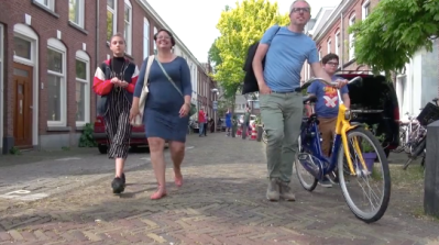 Life on a Dutch play street is simply better. Photo: Clarence Eckerson Jr.