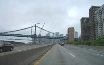 The FDR Drive, looking south. The six-lane highway hosts thousands of polluting vehicles daily. Photo: Wikimedia Commons