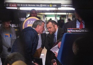 Putting their heads together or butting heads? Mayor de Blasio and City Council Speaker Corey Johnson disagree over how crashes should be investigated. File photo: WIlliam Alatriste