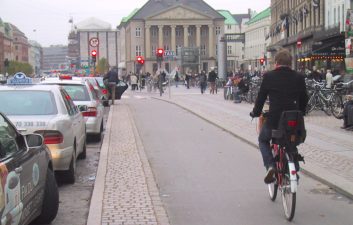 A bike lane in Copenhagen, protected by curbs on both sides. Photo: Cycling Embassy of Denmark