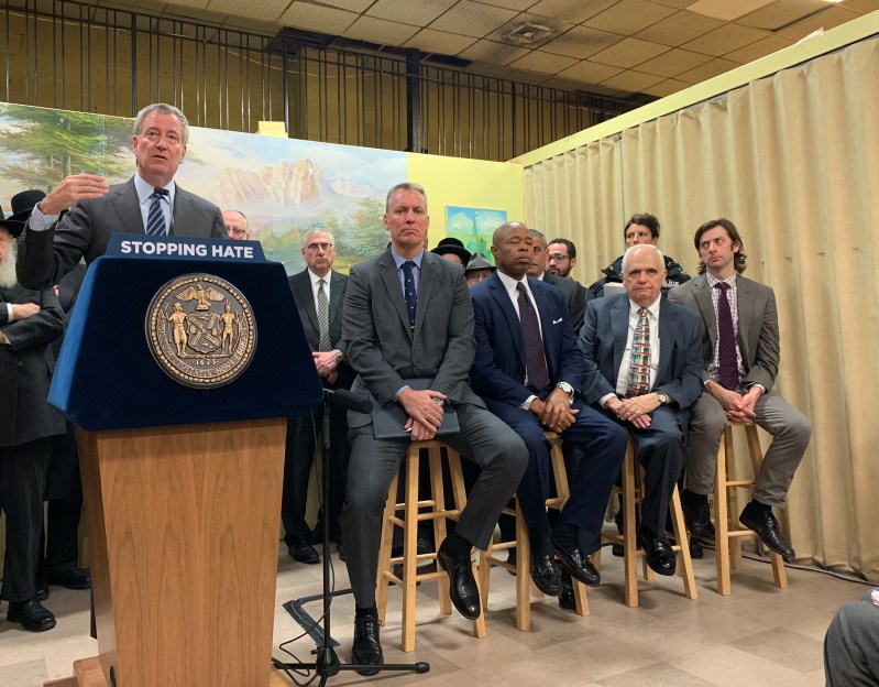 Mayor de Blasio shortly before he said Streetsblog is not recommending terrorism against car makers. Photo: Gersh Kuntzman