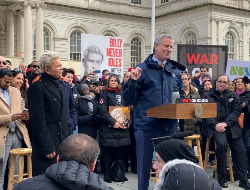 Mayor de Blasio clowned around with Billy Idol at an anti-idling campaign kickoff at City Hall on Thursday. Photo: Gersh Kuntzman