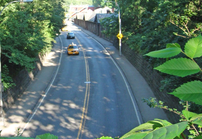 Too narrow for cars and bikes? The 86th Street transverse. Photo: Pablo Costa Tirado
