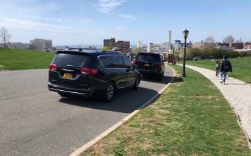 The mayor's familiar detail — a Pacifica hybrid and an SUV — in Green-Wood Cemetery on Easter Sunday. Photo: Tipster