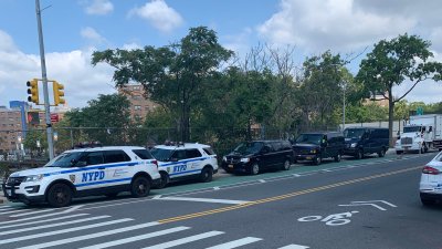 City vehicles and NYPD SUVs parked in the Vernon Boulevard bike lane for Mayor de Blasio's ferry announcement on Friday afternoon. Photo: @dimpNewYork
