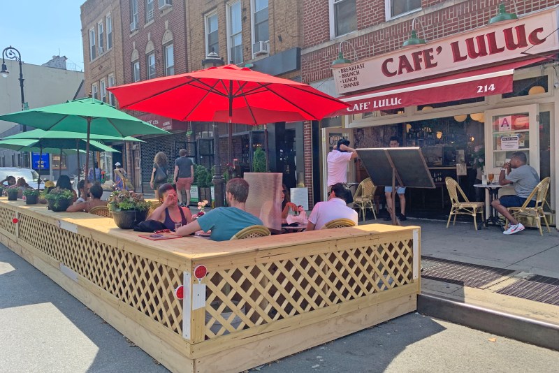 People are enjoying outdoor dining (well, they have no choice), so Mayor de Blasio will make it a permanent summer fixture. File photo: Gersh Kuntzman
