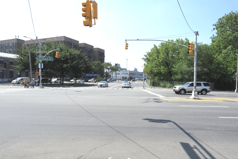 Asphalt jungle: Looking south toward East Tremont Avenue from the sidewalk adjacent to the newly opened West Farms Rapids Park. Cyclists and pedestrians seeking to continue along the Bronx River Greenway must brave six lanes of traffic with no designated median for crossing and limited cross walks. There is also no clear sidewalk path between the parks. Photo: Roy Smith