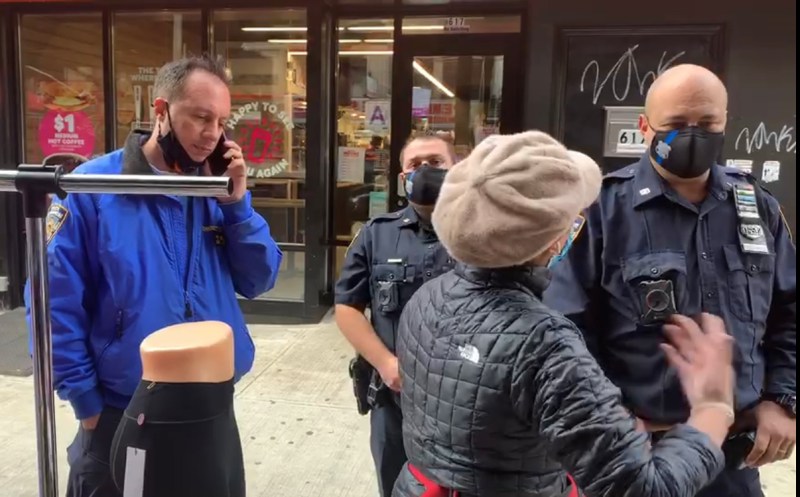 Cops busted a family of street vendors in Brighton Beach last week — four months after Mayor de Blasio said he was taking the NYPD out of vendor enforcement. Photo: Street Vendor Project