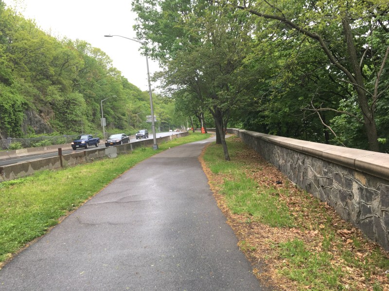 The Hudson River Greenway above the George Washington Bridge, looking south. Photo: Eve Kessler