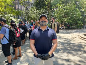 Deliverista Roberto Corrales at City Hall Park on Tuesday. Photo: Dave Colon