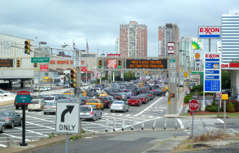 Holland Tunnel traffic inbound from New Jersey. Tolling of the Lincoln and Holland Tunnels would divert east-west auto and truck trips to the Cross-Bronx Expressway and other highways north of mid-Manhattan. Photo: Wikimedia Commons