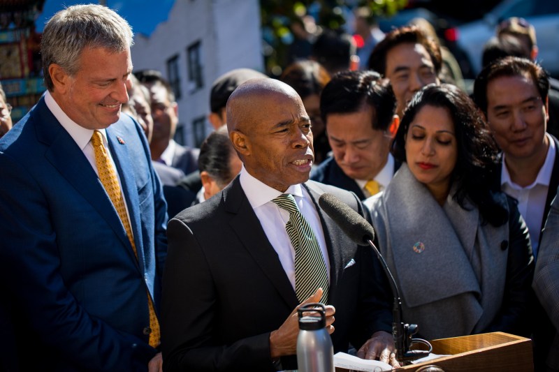 Mayor de Blasio and presumptive incoming mayor Eric Adams (seen here in 2017) can save congestion pricing by just doing it themselves. Photo: Benjamin Kanter:Mayoral Photo Office