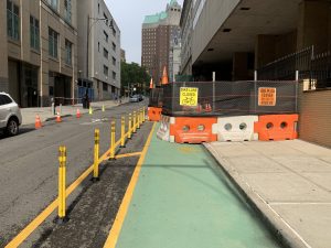 This construction on Johnson Street in Downtown Brooklyn puts westbound cyclists in the direct line of eastbound car traffic. Photo: Gersh Kuntzman