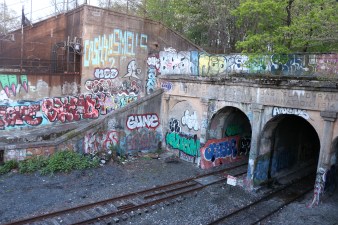 An underused train line in Bay Ridge runs through Brooklyn to Long Island City. Could it form part of an inter-borough bike highway?  Photo: Courtesy the authors