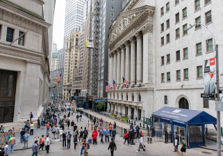 The pedestrianized street in fromt of the New York Stock Exchange. Photo: Via Wikimedia Commons