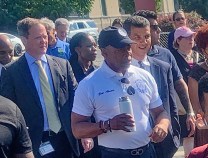 Mayor Adams crosses Flatbush Avenue with New York City Transit President Richard Davey (left) and DOT Commissioner Ydanis Rodriguez. Photo: Gersh Kuntzman