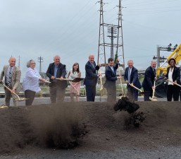 Sec. Pete Buttigieg (with shovel) tossed dirt around at a groundbreaking on Monday ... but didn't dish the dirt on the process that is slow-walking congestion pricing. Photo: Dave Colon