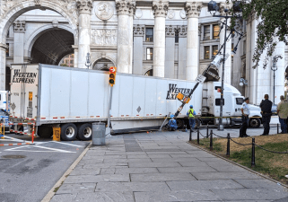 A trucker driving an illegally large vehicle in lower Manhattan crashed between City Hall and the Municipal Building. Photo: Shmuli Evers