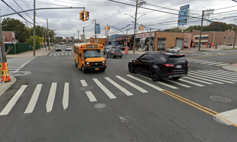 The crosswalk does not apparently have a "walk" signal on the west side of South Avenue. Photo: Google