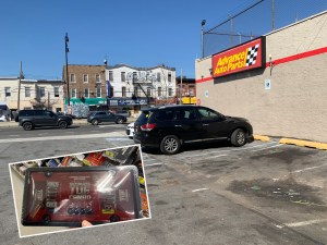 Plate covers remained on sale at this Advance Auto Parts store in Brooklyn. Photos: Gersh Kuntzman