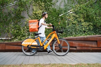 Grubhub is partnering with JOCO to provide free e-bikes to delivery workers. Photo: Grubhub